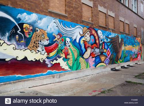 chicago-illinois-a-mural-on-a-building-in-the-largely-mexican-american-fx446e
